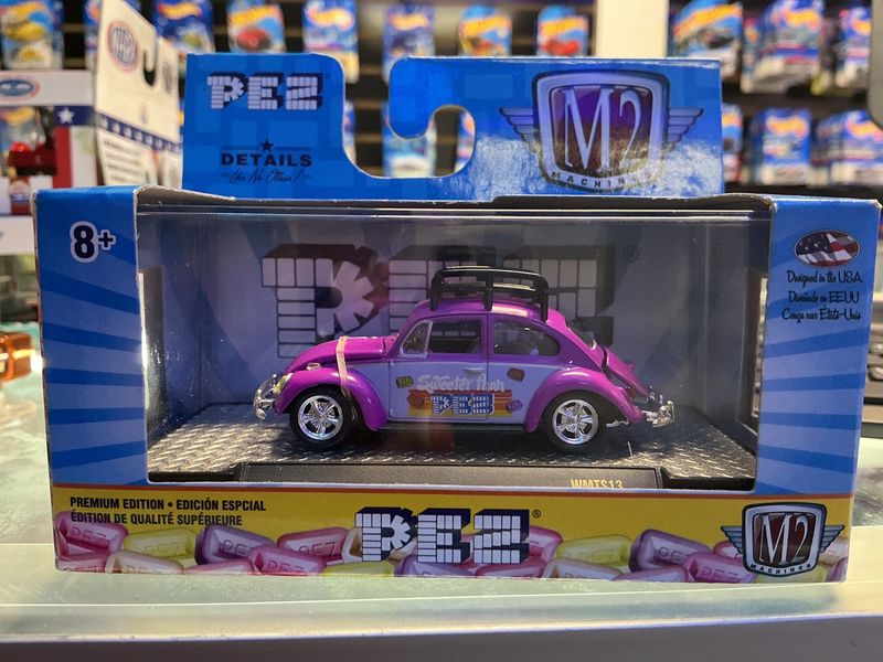 M2 PEZ 1967 Volkswagen beetle, deluxe USA model purple