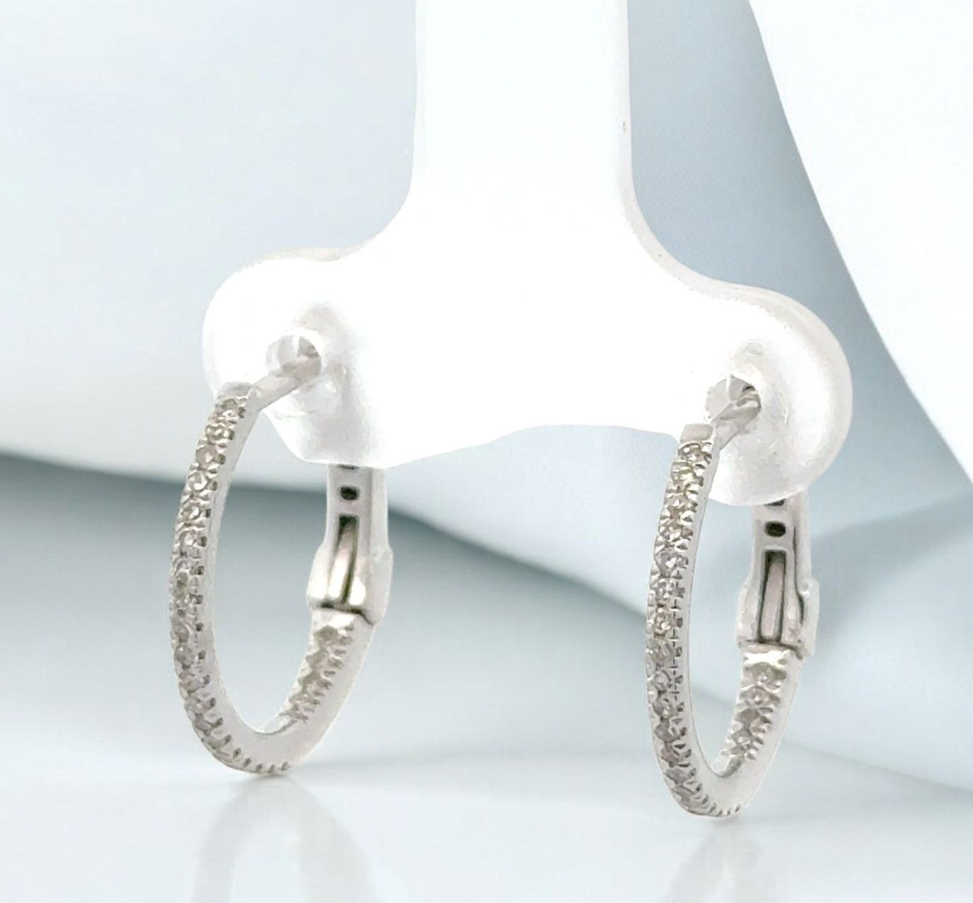 14k .18tw Dia Huggie