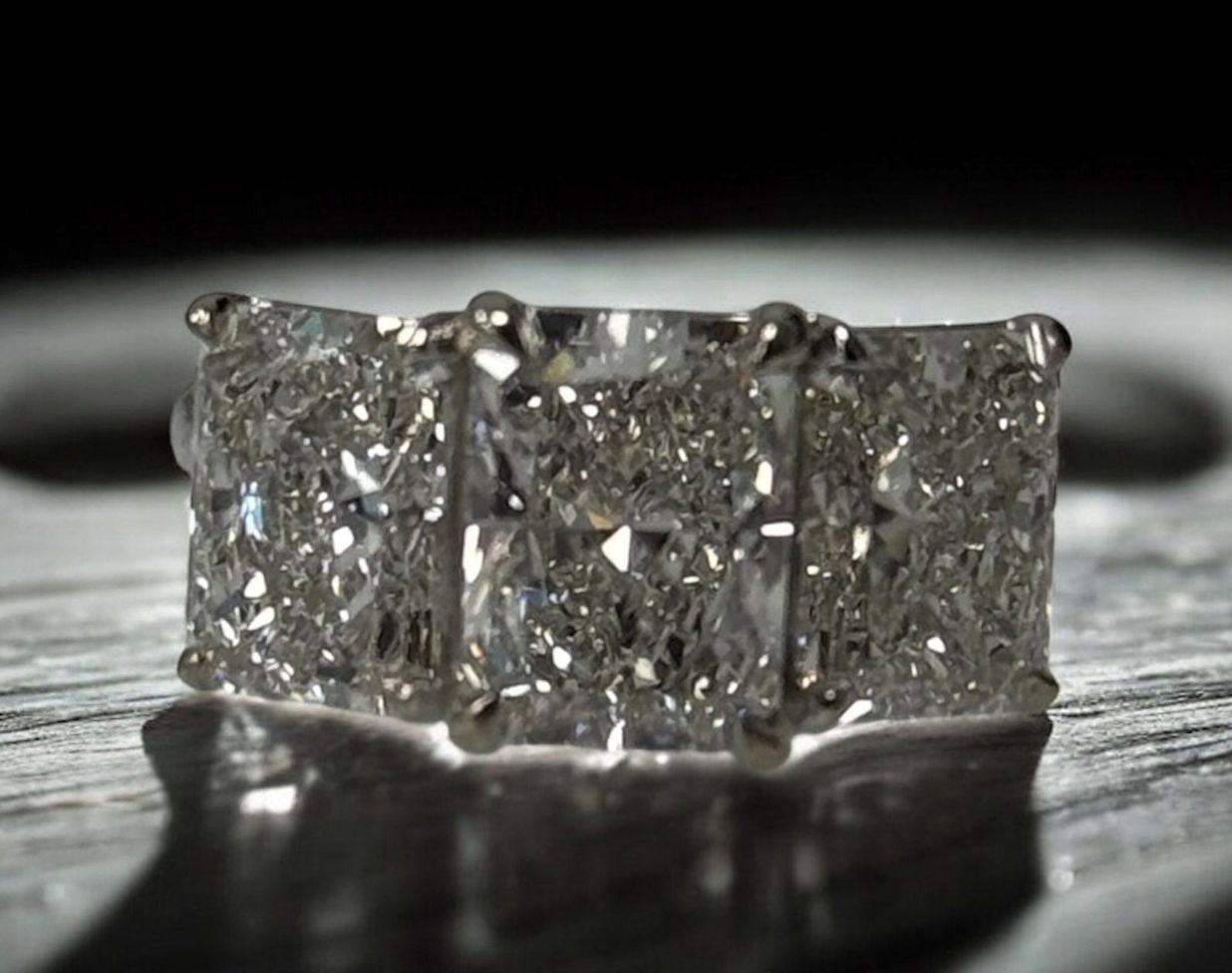 14KY 5.11TW LAB DIA RADIANT 3 STN RING