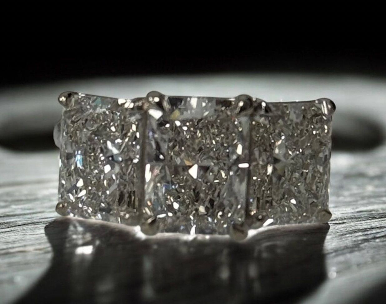 14KY 5.11TW LAB DIA RADIANT 3 STN RING