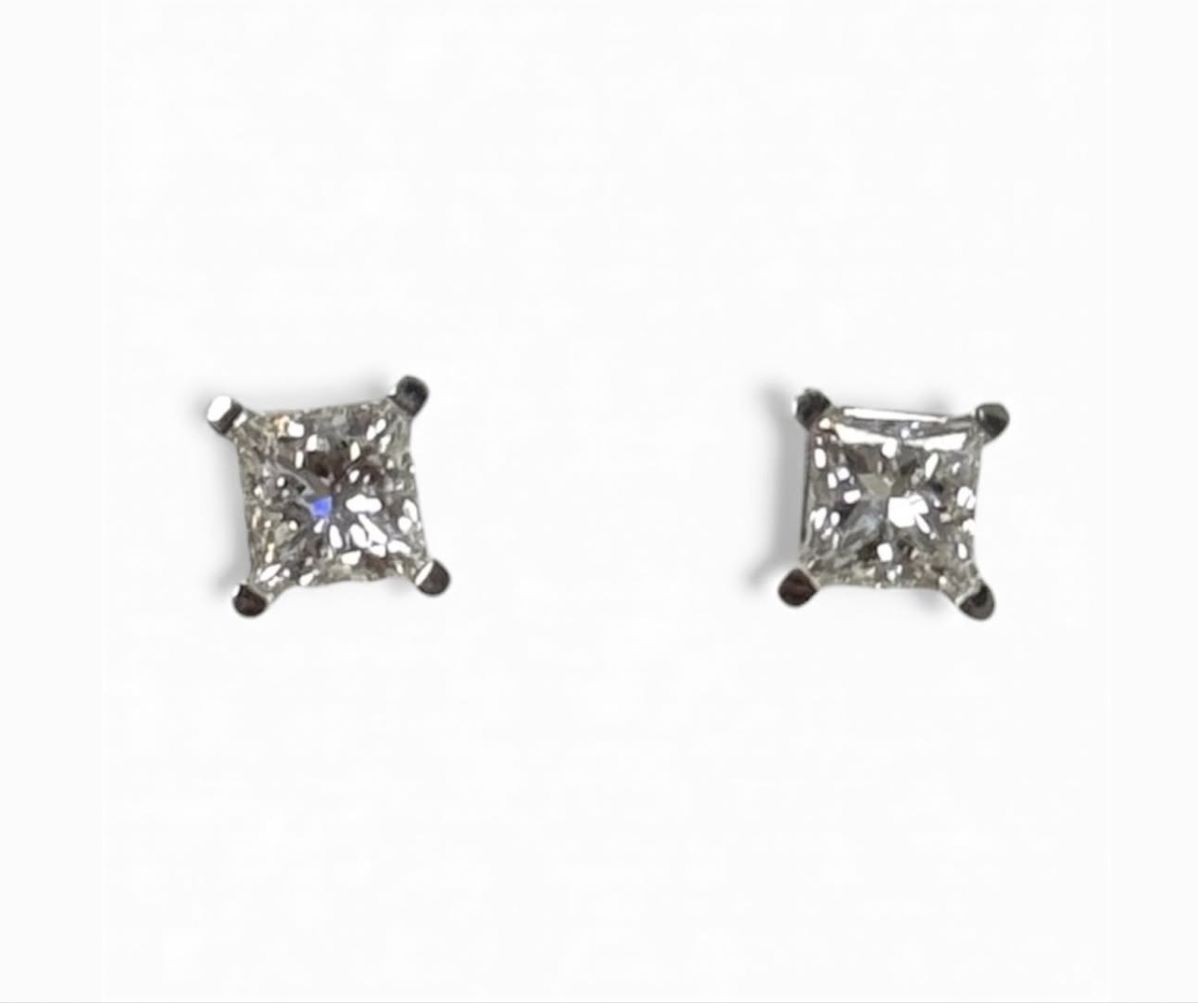 14KW .81ct LGD PRINCESS STUDS