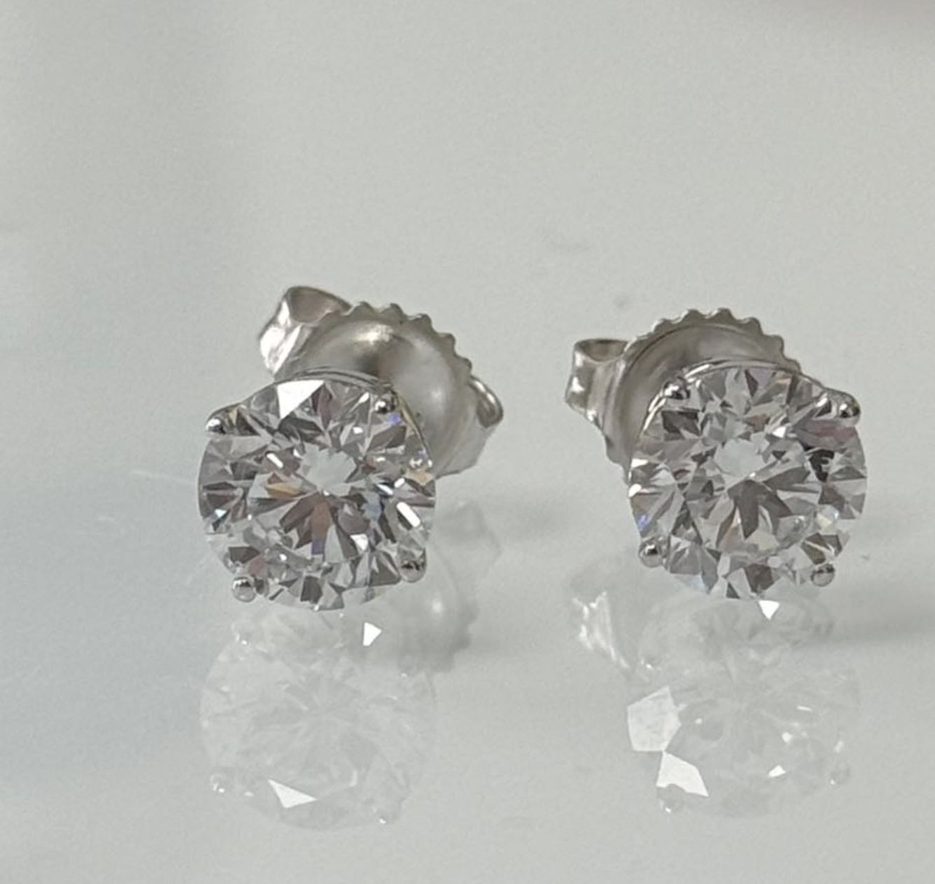 14KW 2.80CTW LAB DIA STUD