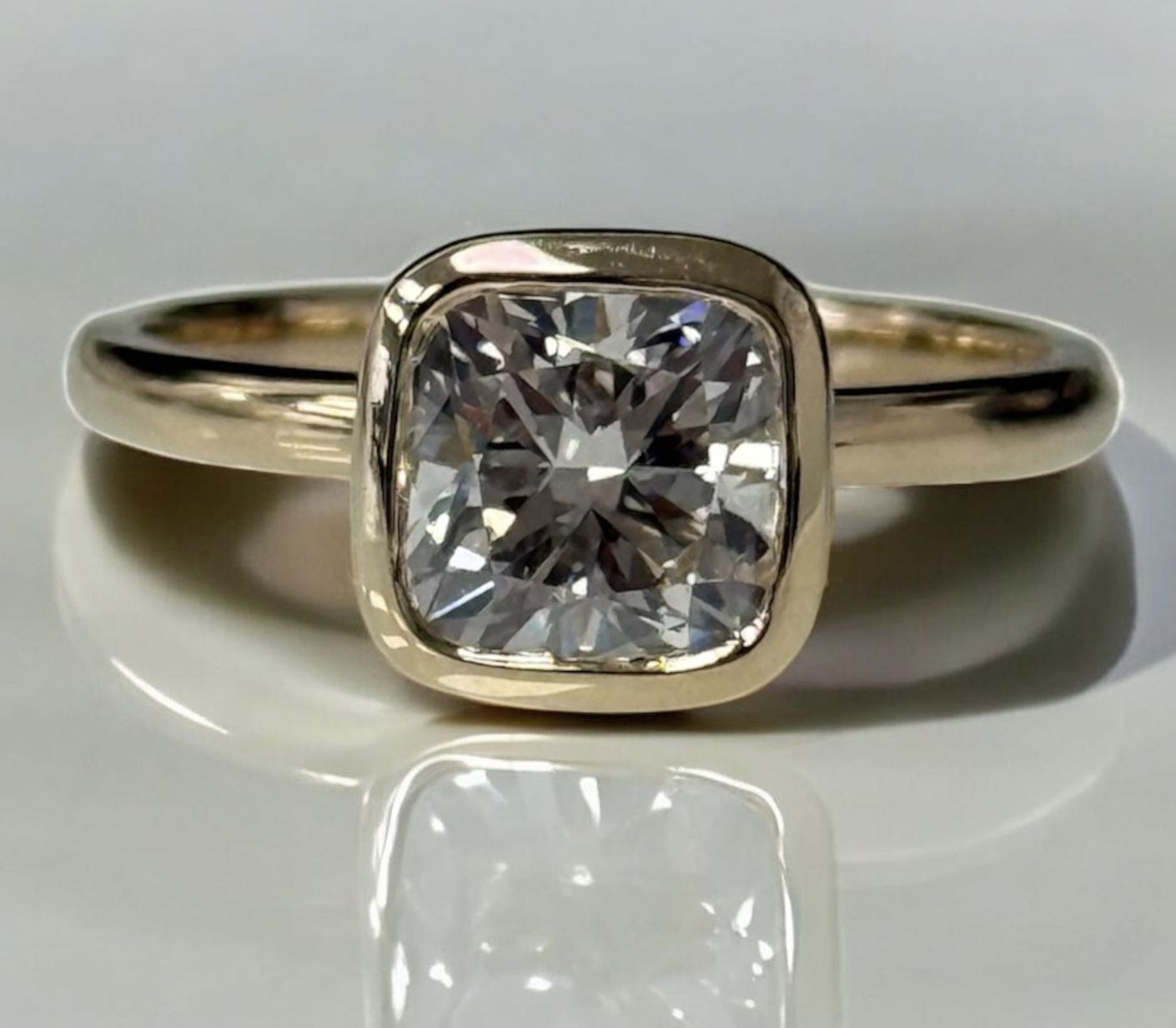 14KY 3.08CT CUSHION LAB BEZEL RING