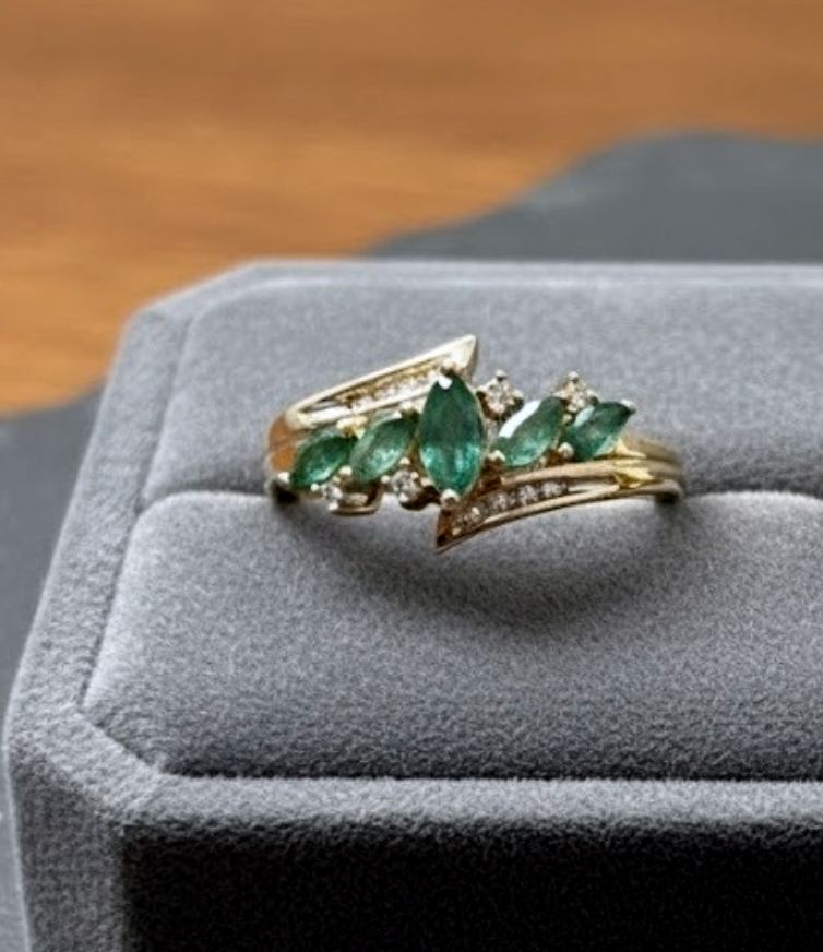 10K EMERALD .12TW DIA RING 2.1G
