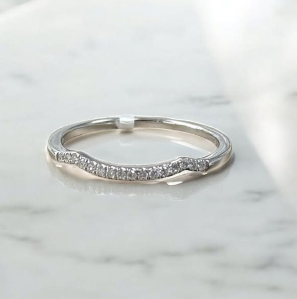 10KW .08CTW NAT DIA CURVED BAND