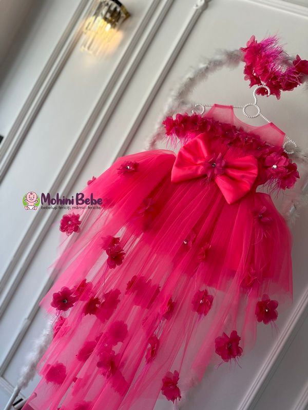 Vestido Princesa Fucsia con Trena de Flores 3D y Plumas | Vestido de Gala, Cumpleaños y Sesiones de Fotos Niña | Haya Pink Neon
