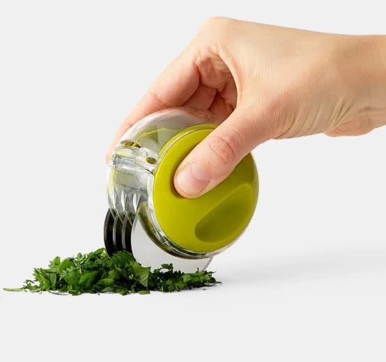 HerbZoom™ Fresh Herb Mincer