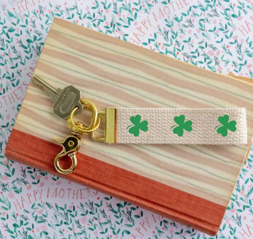 Keychain Shamrock in Grass Green