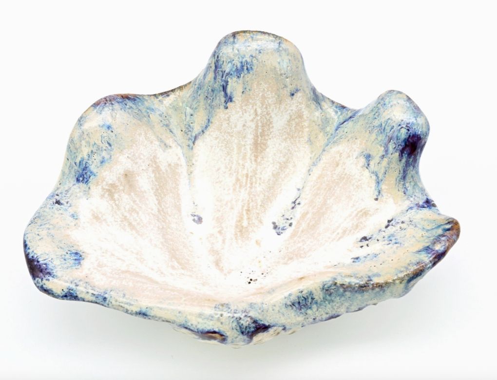 Clam Shell Vase with Milk &amp; Purple Effect