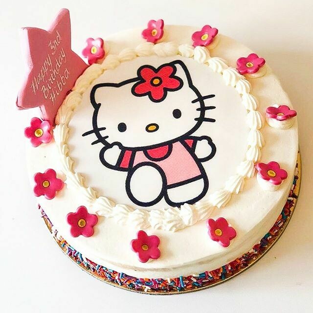 Hello Kitty Buttercream Cake