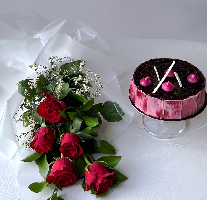 BlueBerry Cheese Cake with Roses
