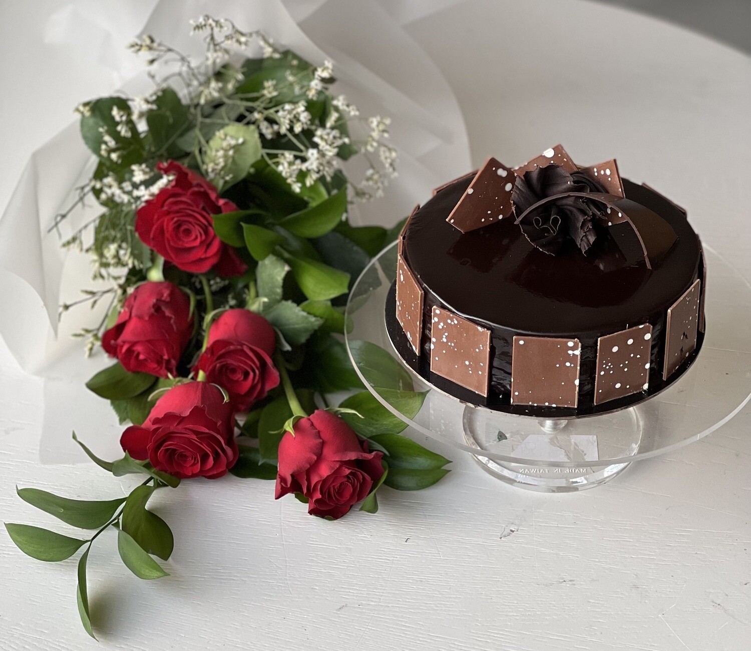 Chocolate Fudge Cake with Roses