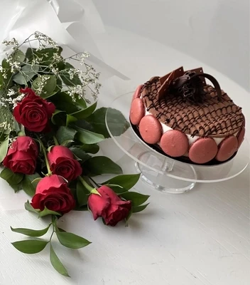 Triple Chocolate Cake with 5 Roses