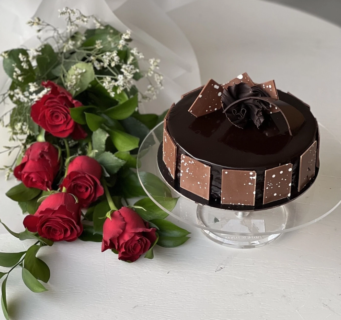 Chocolate Fudge Cake with Roses