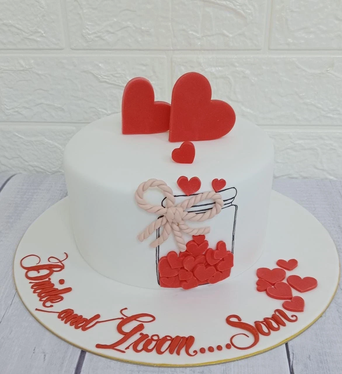 love-anniversary-cake