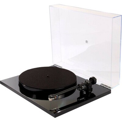 REGA BELT DRIVE TURNTABLE
