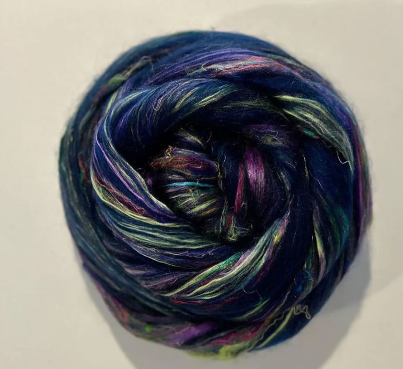 Kammzug Merino mit Maulbeerseide und Sariseide Kammzug Merino mit Maulbeerseide und Sariseide