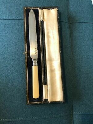 Antique Silver collared fish knife, boxed. Sheffield 1924 Yates Bro EPNS blade