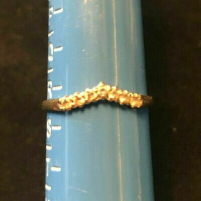 Vintage 9ct gold ring set with 7 semi precious stones (Cubic Zirconias) circa 1960's
