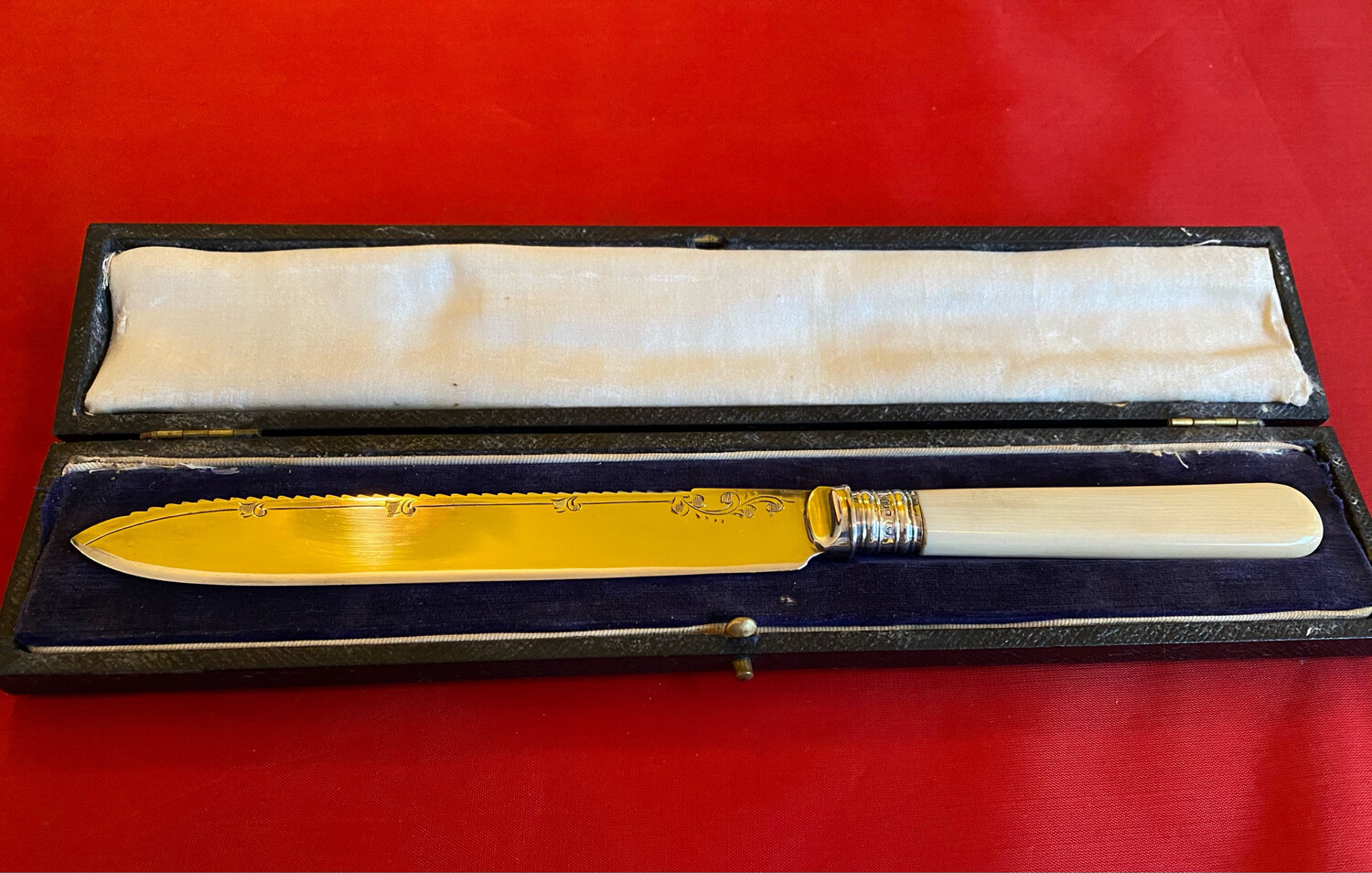 Silver Collared Boxed Fish Knife - Hallmarked 1923 Sheffield 