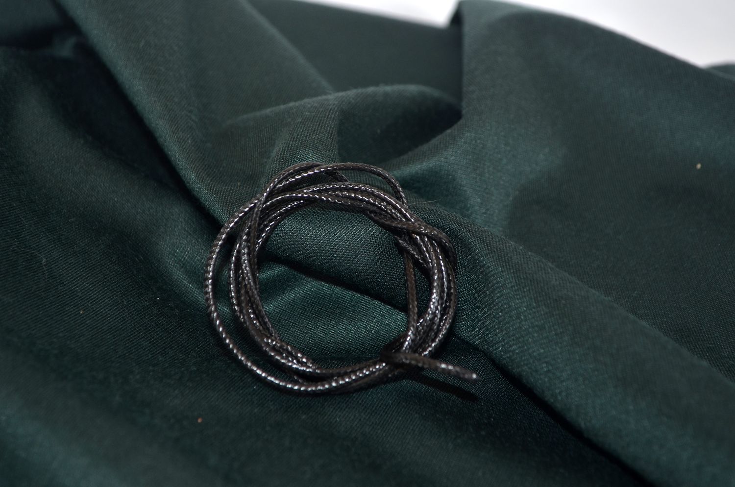 Sznurek woskowany do zawieszek - CZARNY