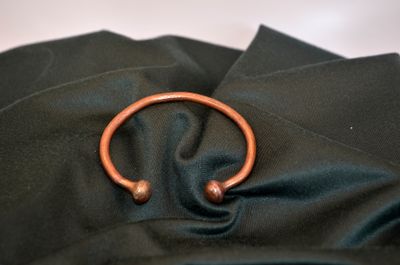 Bransoleta miedziana klasyczna – surowa forma