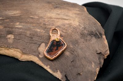 Zawieszka miedziana z obsydianem mahoniowym (elektroformowanie)