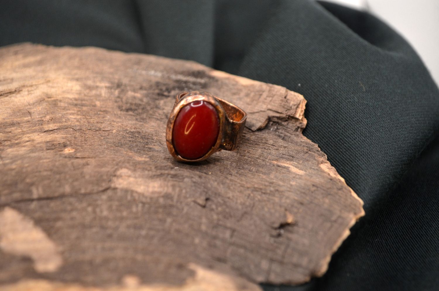 Pierścień miedziany z jaspisem czerwonym – regulowany