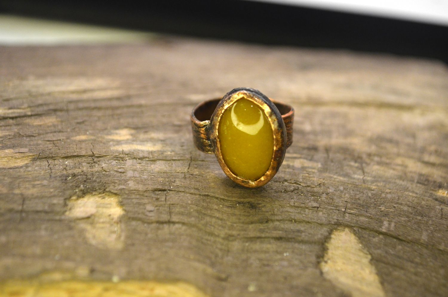 Pierścień z żółtym agatem – miedź, regulowany