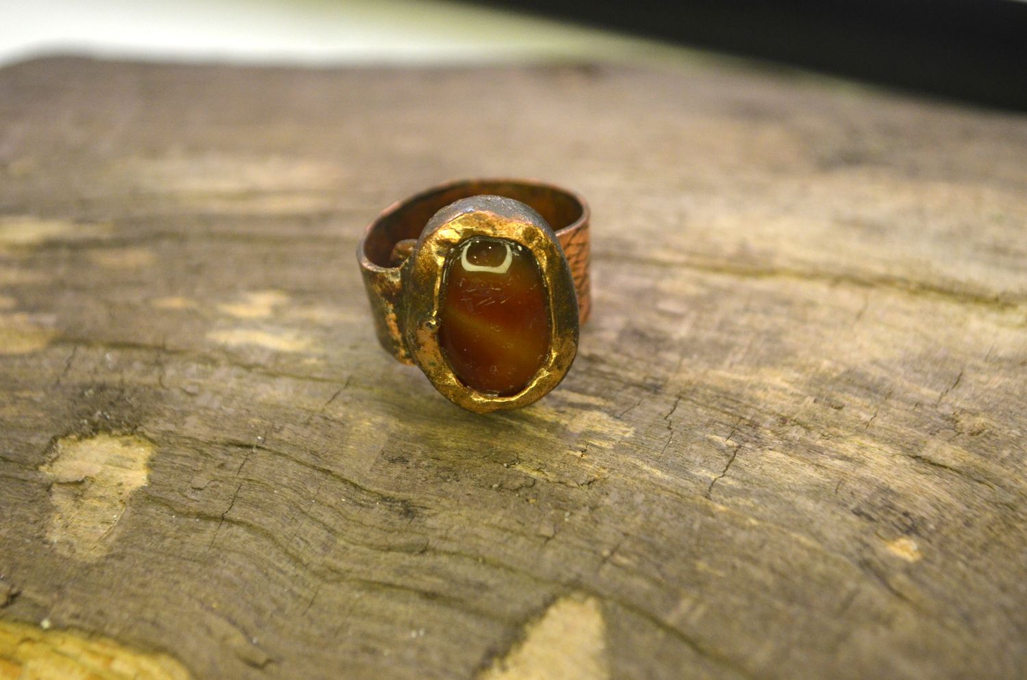 Pierścień z czerwonym agatem – miedź, regulowany