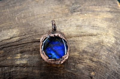 Zawieszka z labradorytem – miedź elektroformowana