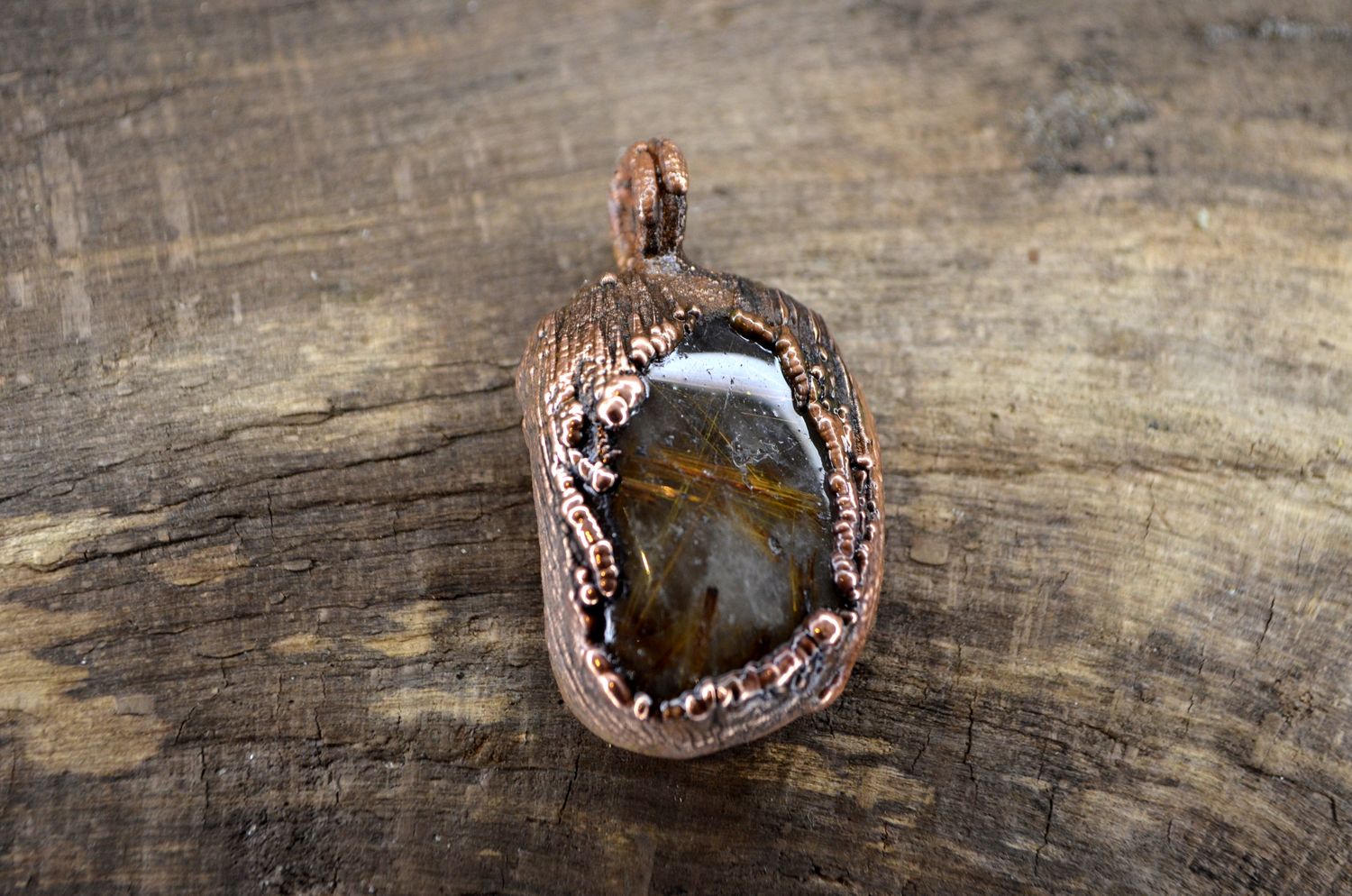 Zawieszka z kwarcem rutylowym – miedź elektroformowana