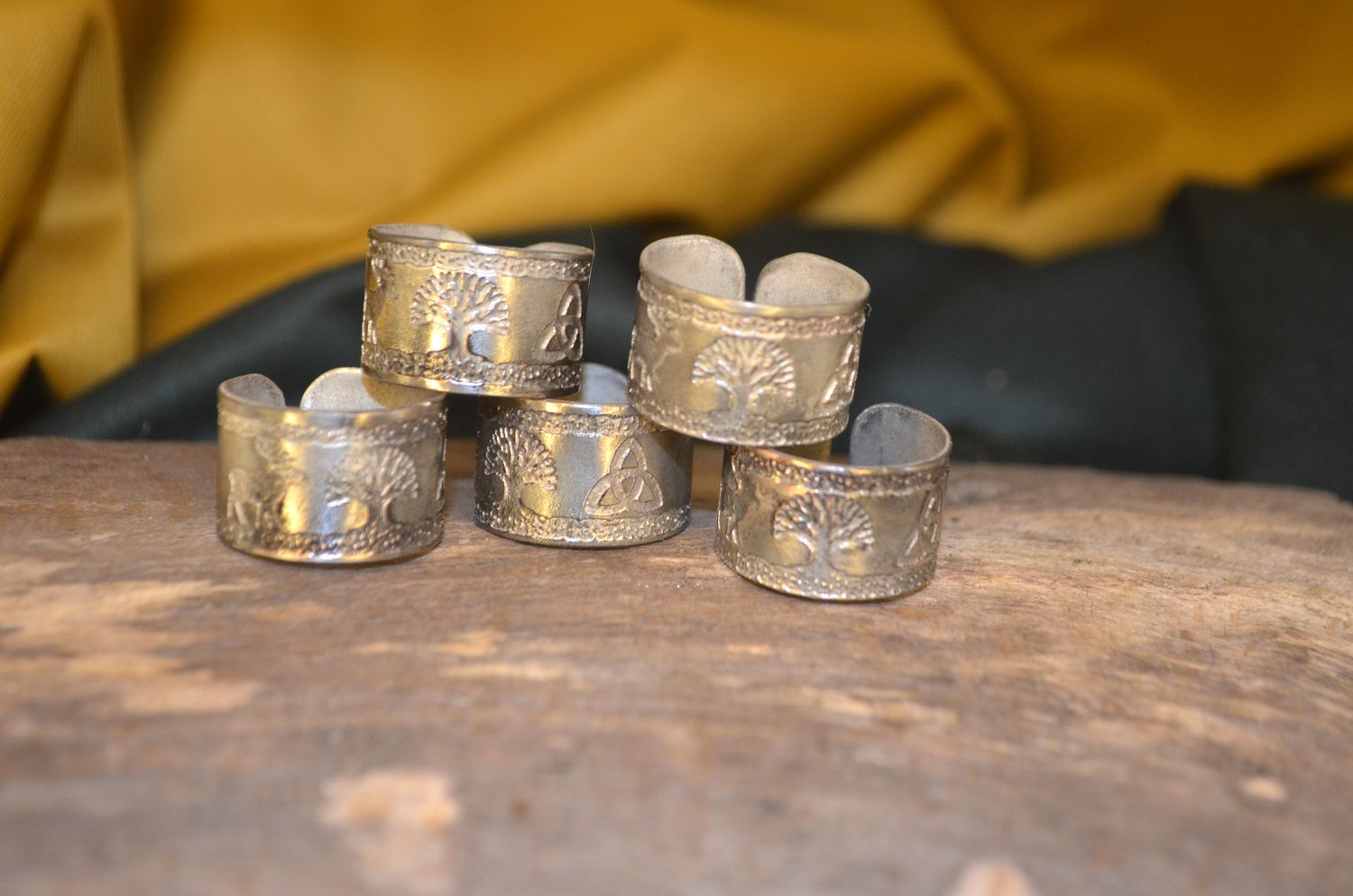 Pierścień z miedzi posrebrzanej z motywami celtyckimi