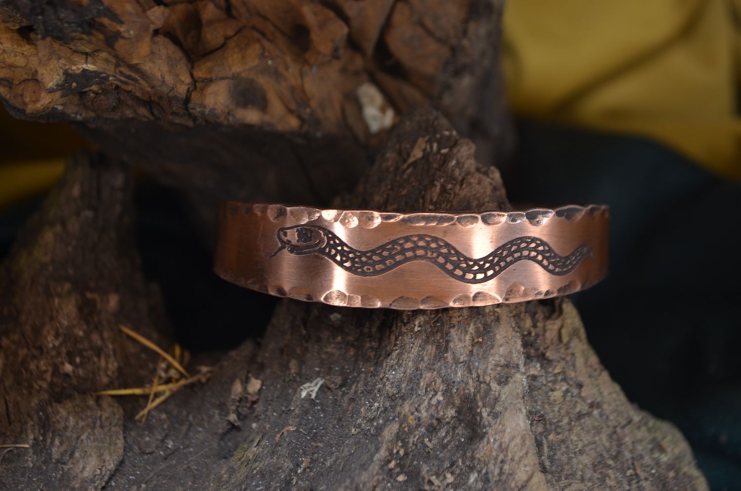 Bransoleta z motywem węża – ręcznie wykonana