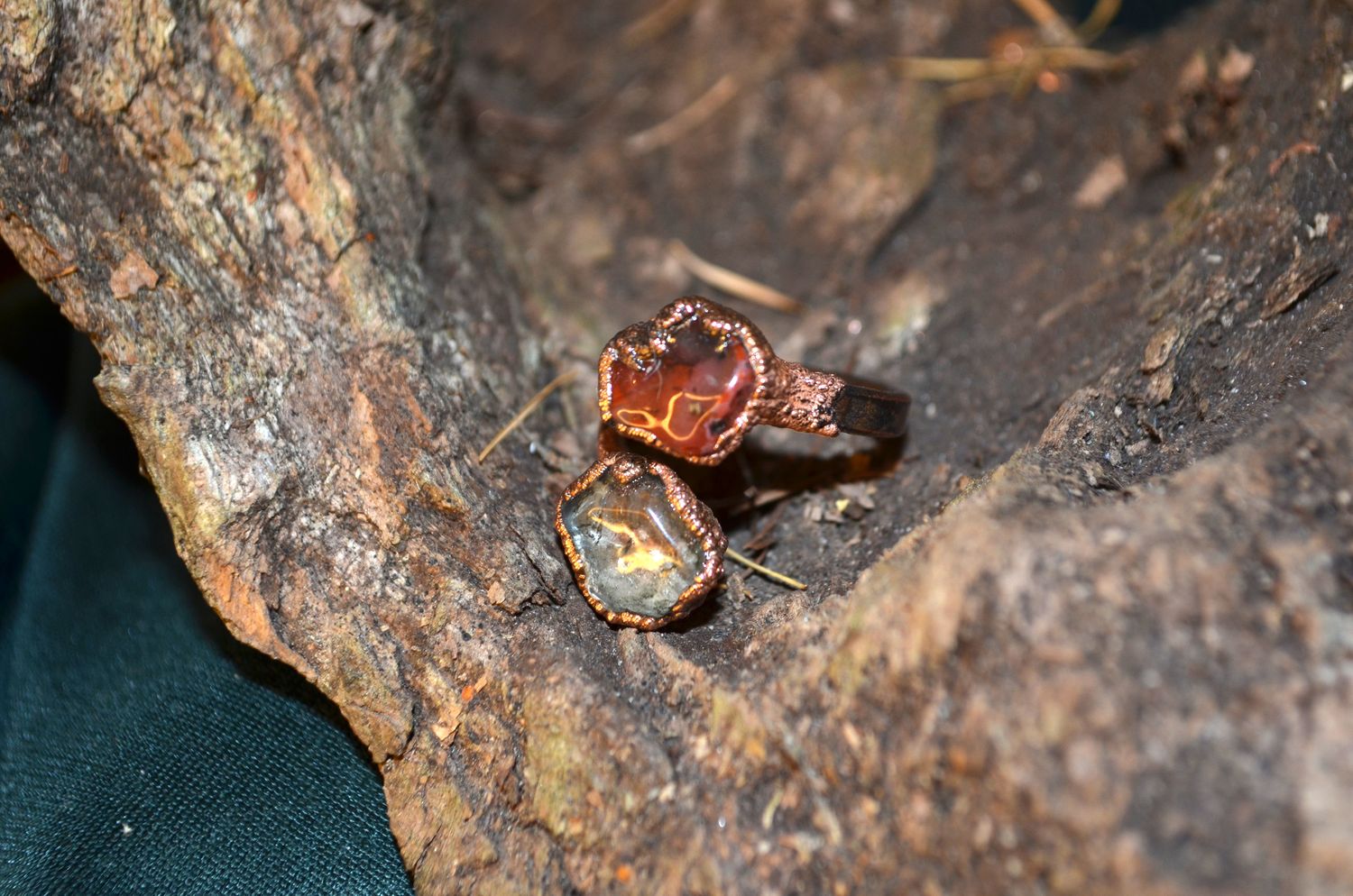 Ręcznie wykonany pierścień z jaspisem i kryształem górskim