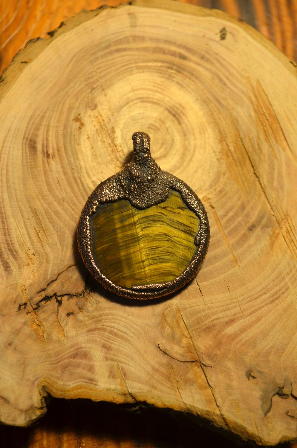 Tygrysie oko w miedzi – zawieszka handmade