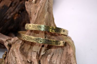 Mosiężna bransoleta „Smocza Łuska” – ręcznie kuta, regulowana | Handmade