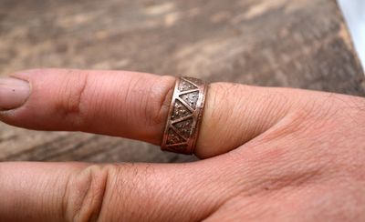 Miedziany Pierścień z Geometrycznym Grawerem – Handmade Regulowany