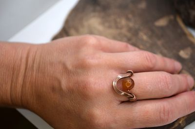Pierścionek miedziany z agatem – wire wrapping, regulowany