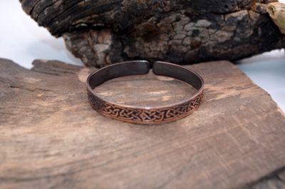 Miedziana bransoleta z ornamentem celtyckim – grawer chemiczny, handmade