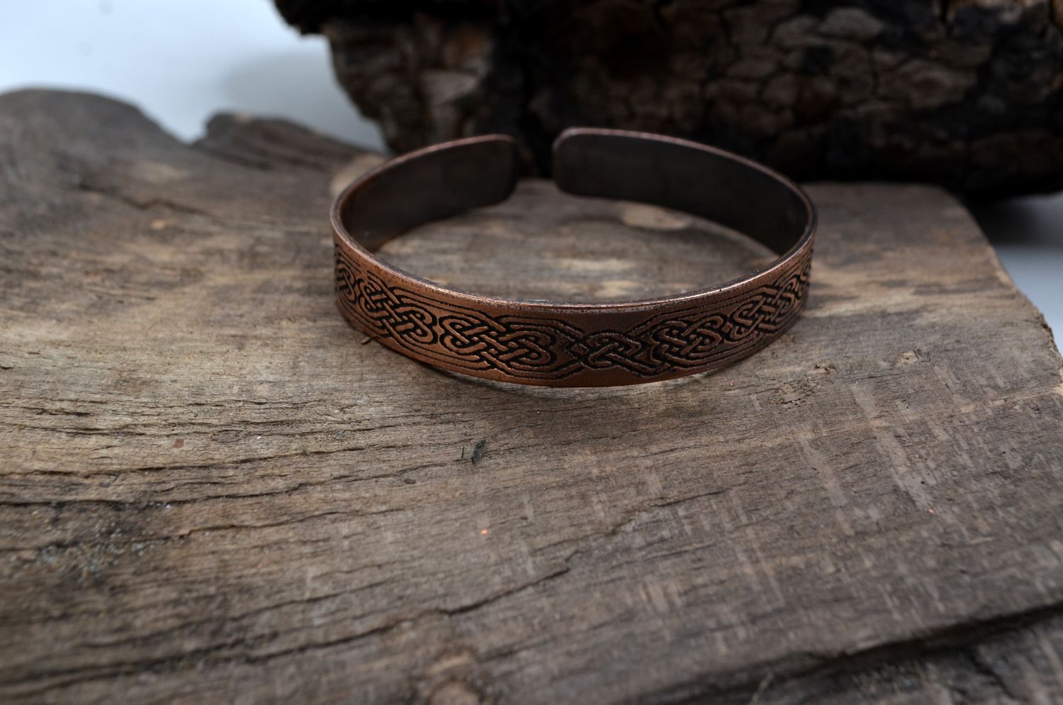 Miedziana bransoleta z ornamentem celtyckim – grawer chemiczny, handmade