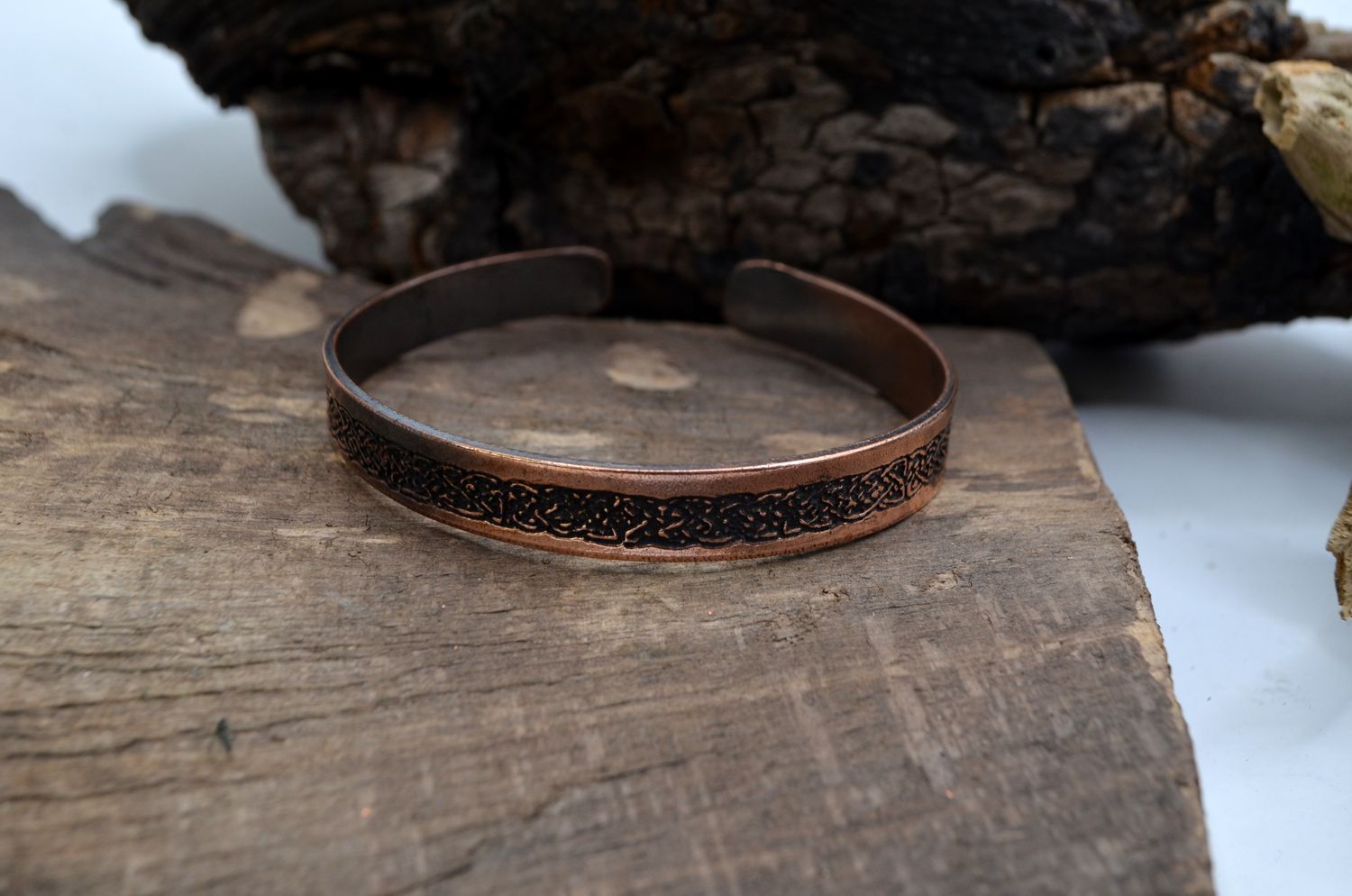 Miedziana bransoleta z ornamentem celtyckim – grawer chemiczny, handmade