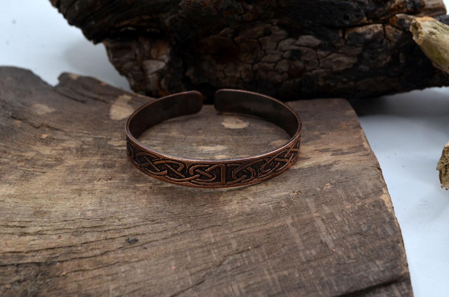 Miedziana bransoleta z ornamentem celtyckim – grawer chemiczny, handmade