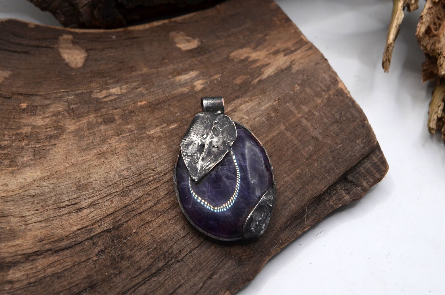 Zawieszka z ametystem – miedź i cyna, technika Tiffany’ego – handmade