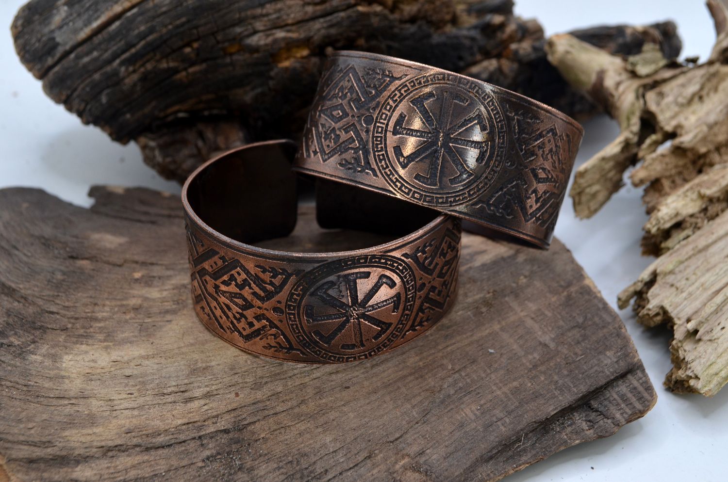 Miedziana bransoleta z ornamentem – grawer chemiczny, patynowana, handmade