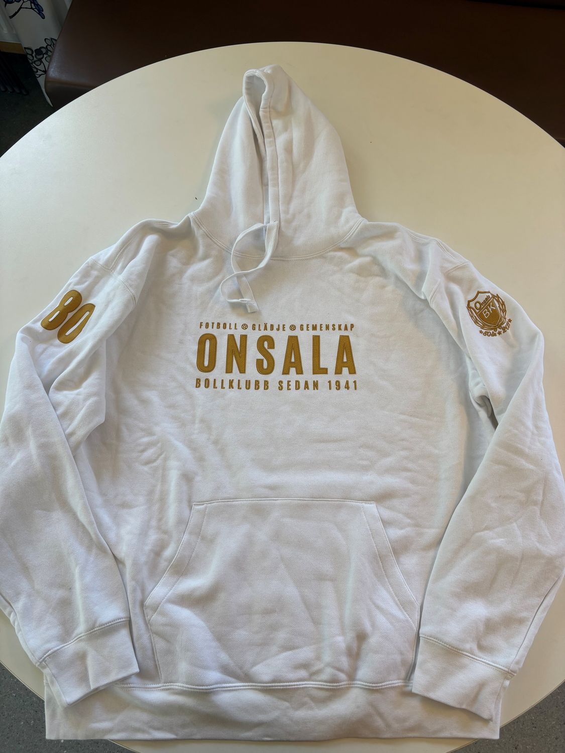 OBK 80år Hoodie Vit - Fotboll, Glädje, Gemenskap. Strl. 3XL