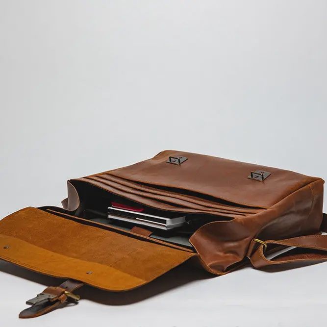 Course Leather Messenger Bag 2.0