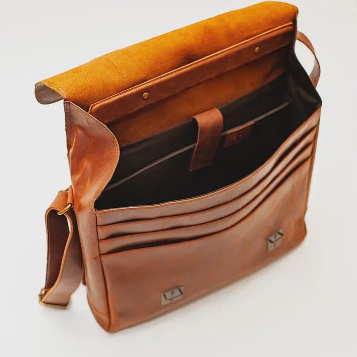 Course Leather Messenger Bag 2.0