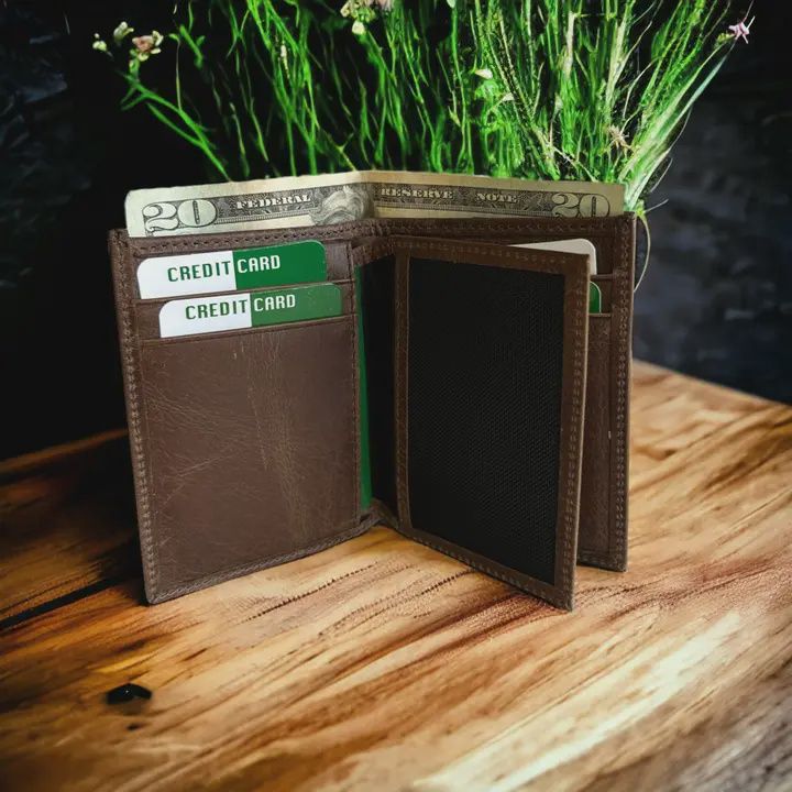 Leather Bifold Wallet-Brown