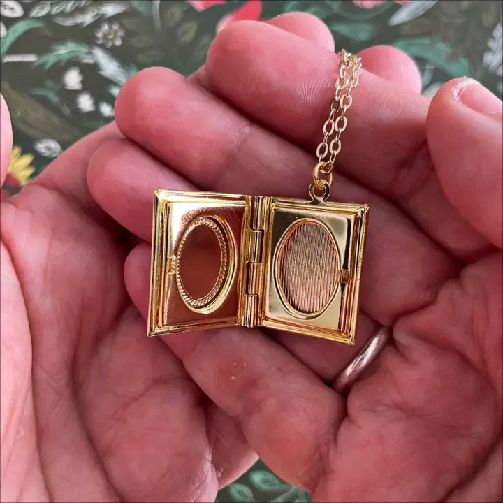 Book Locket Anne of Green Gables - Light Green
